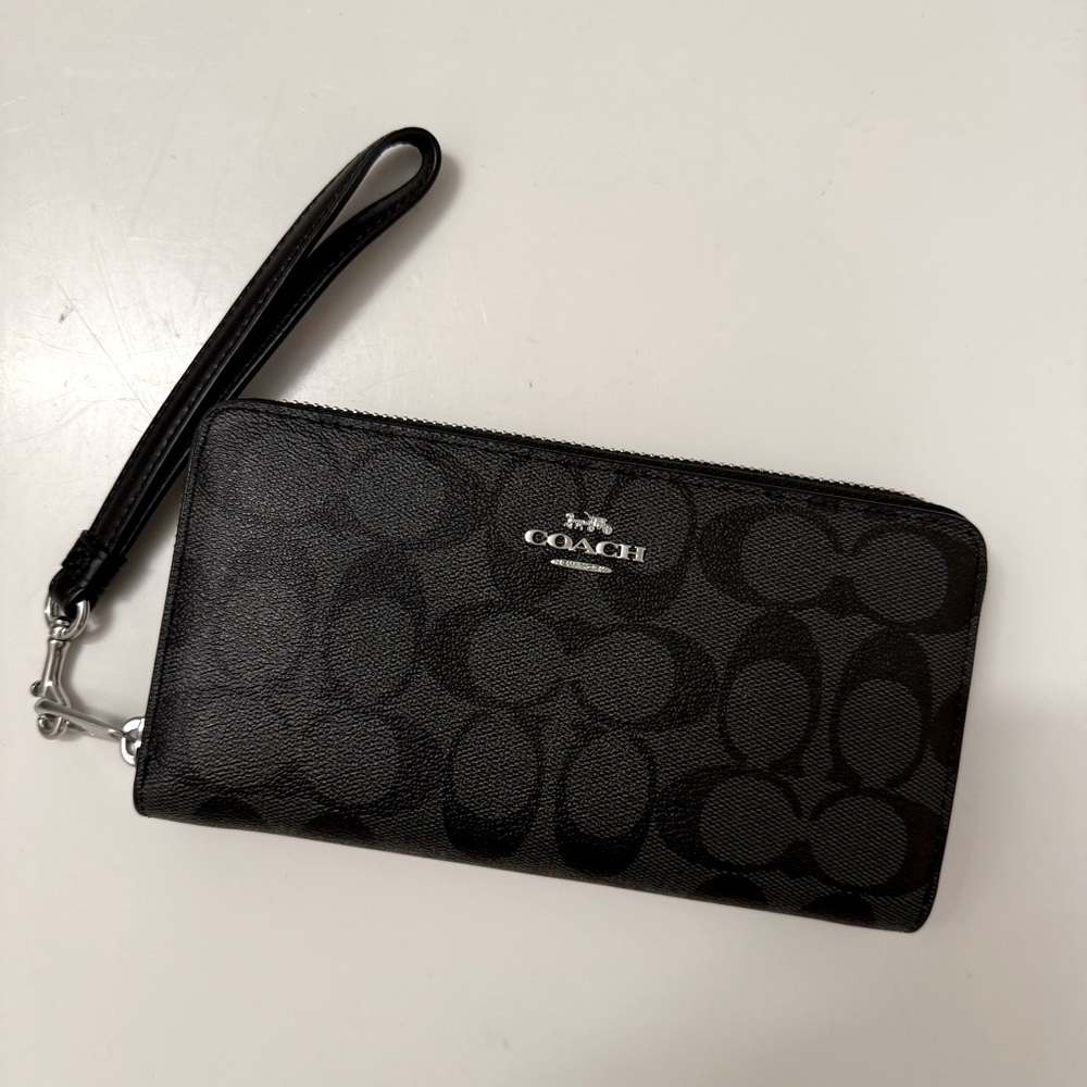 NWOT Coach Accordion Zip Wallet / Wristlet